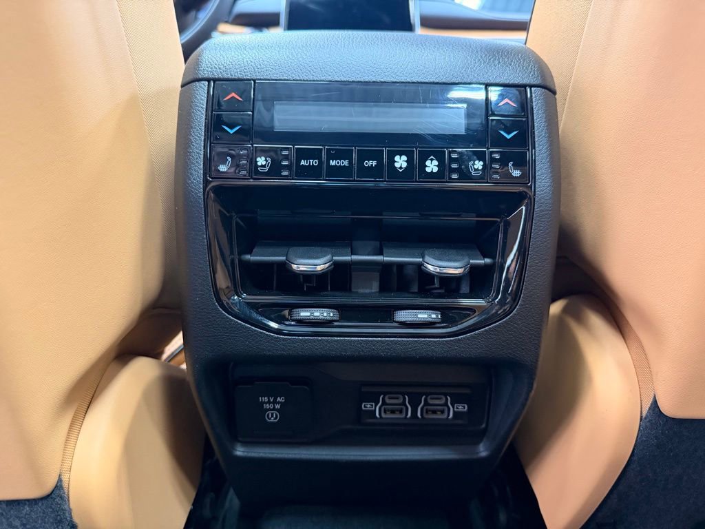 Used 2024 Jeep Grand Cherokee L Summit AWD/4WD image 24