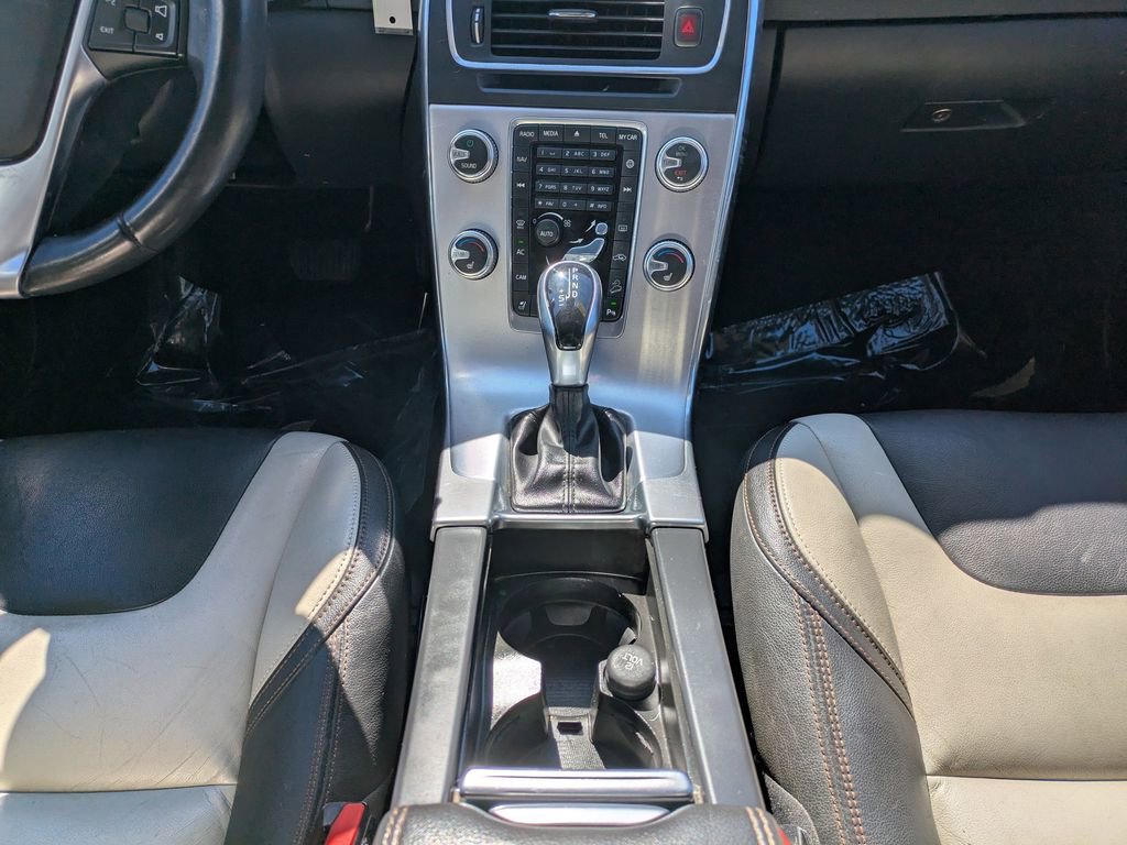 Used 2018 Volvo V60 T5 Cross Country image 19