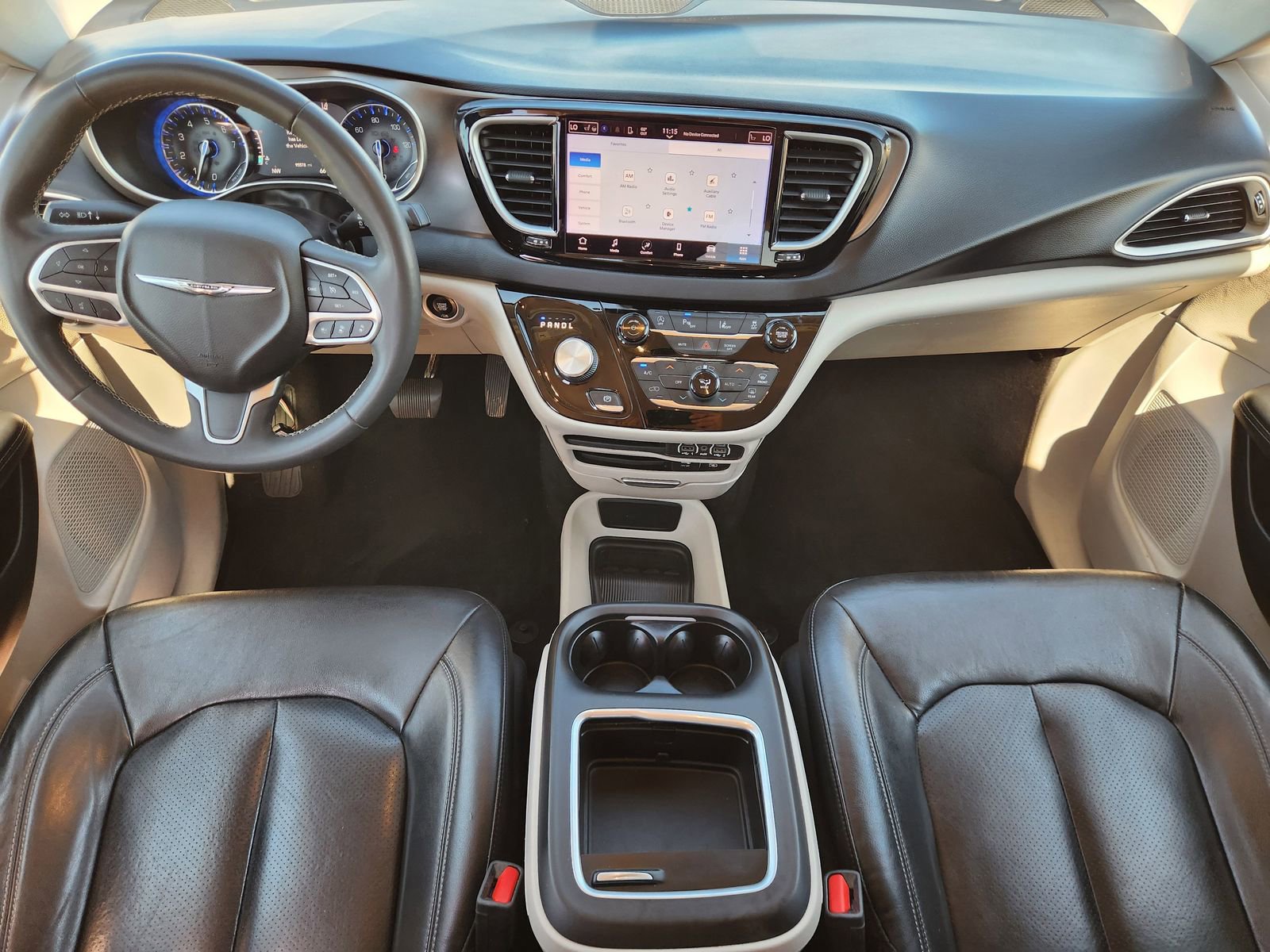 Used 2022 Chrysler Pacifica Touring-L image 25