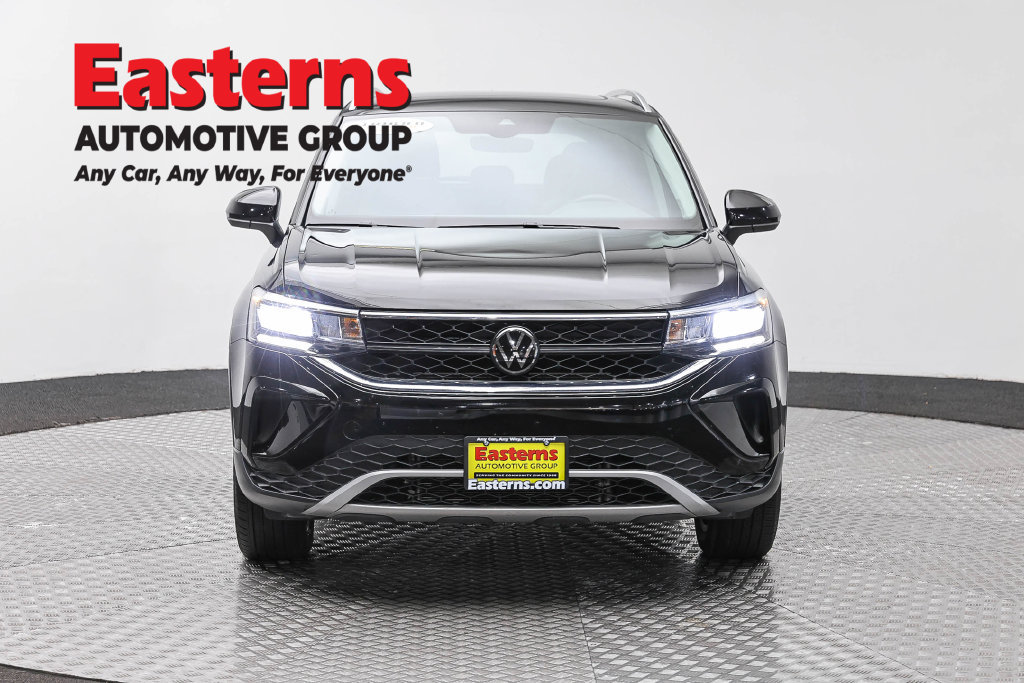 Used 2024 Volkswagen Taos SE AWD/4WD image 3