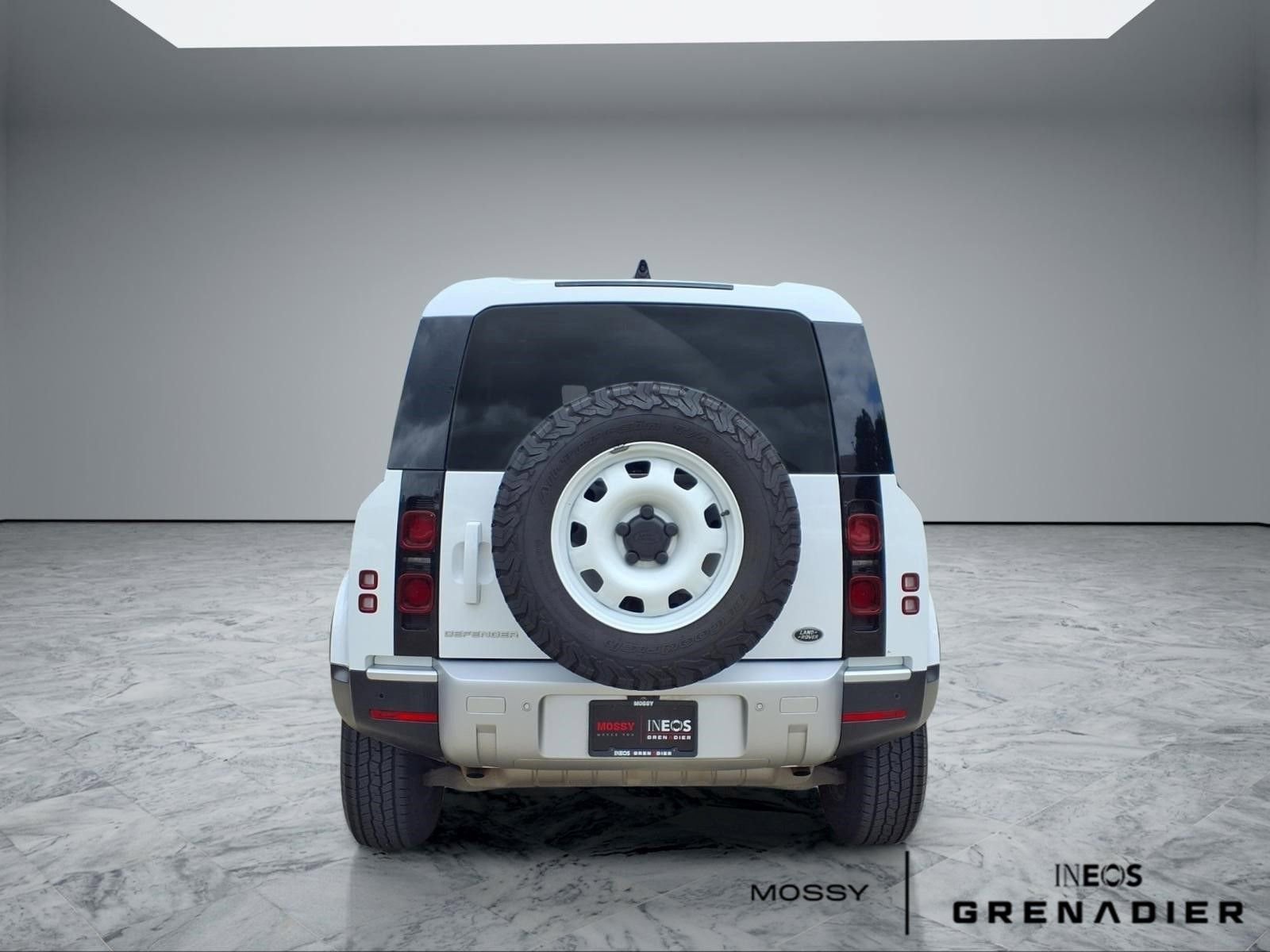 Used 2022 Land Rover Defender 90 AWD/4WD image 6