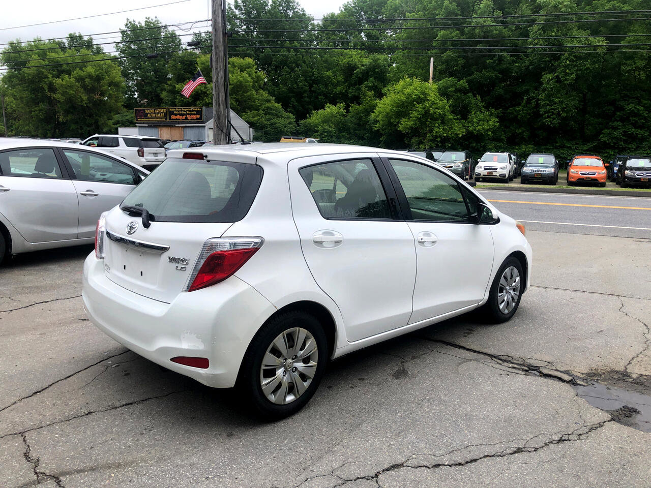 Used 2013 Toyota Yaris LE image 4