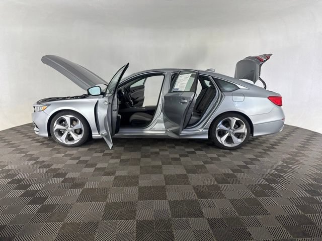 Used 2018 Honda Accord Touring image 11