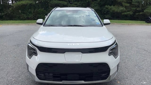 Used 2023 Kia Niro Wave w/ Wave Preserve Package FWD image 3