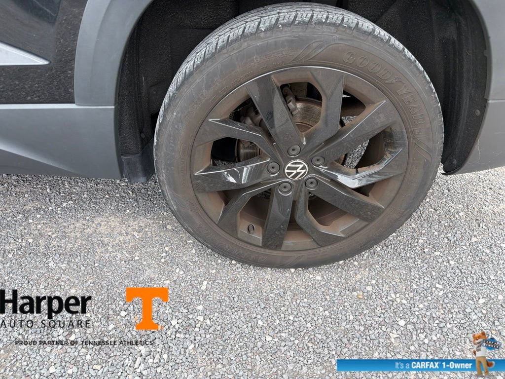 Used 2023 Volkswagen Taos SE w/ Panoramic Sunroof Package FWD image 21