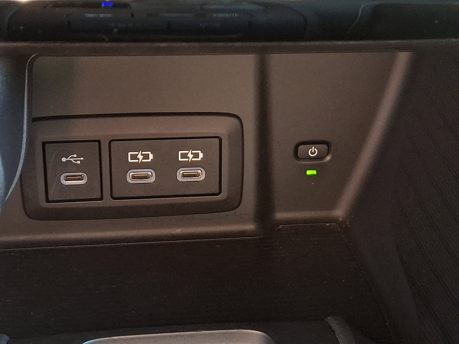 Used 2024 Toyota Venza XLE image 24