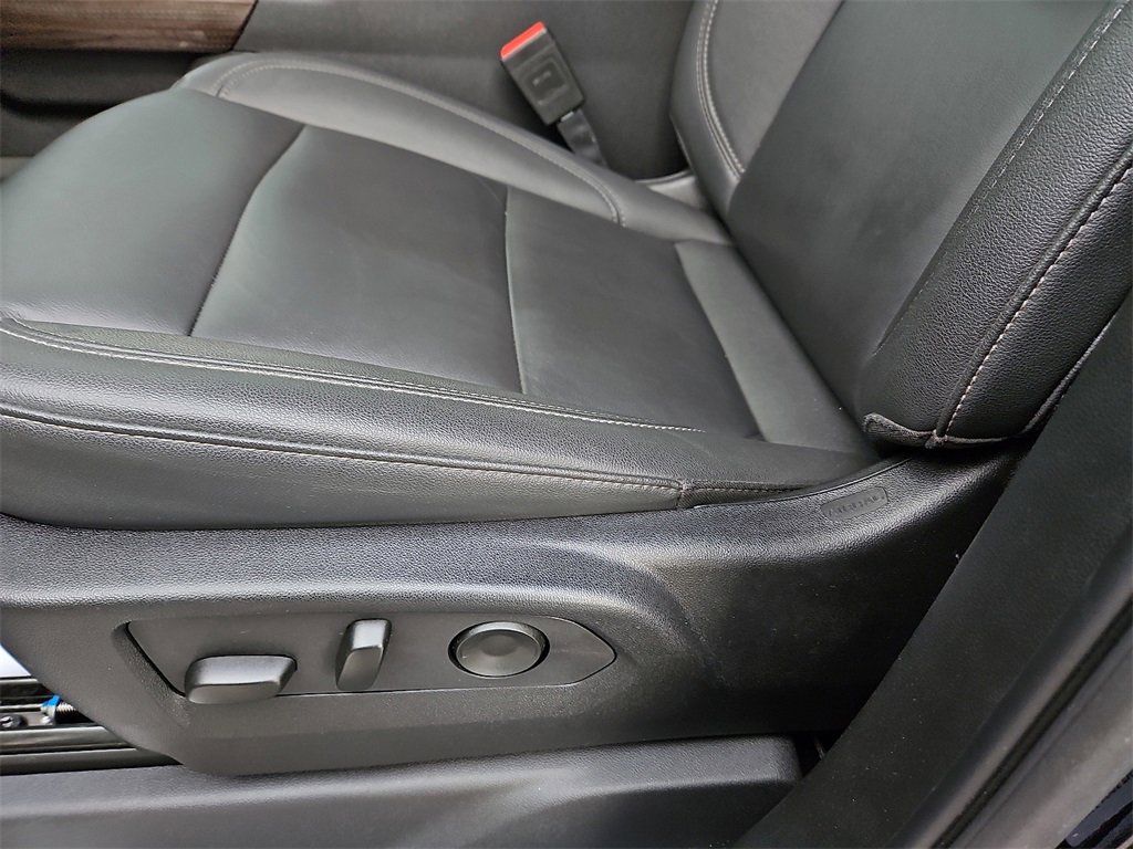 Used 2025 Chevrolet Silverado 2500 LT w/ Leather Package image 24