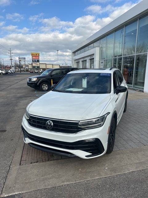 Used 2022 Volkswagen Tiguan SE R-Line image 22