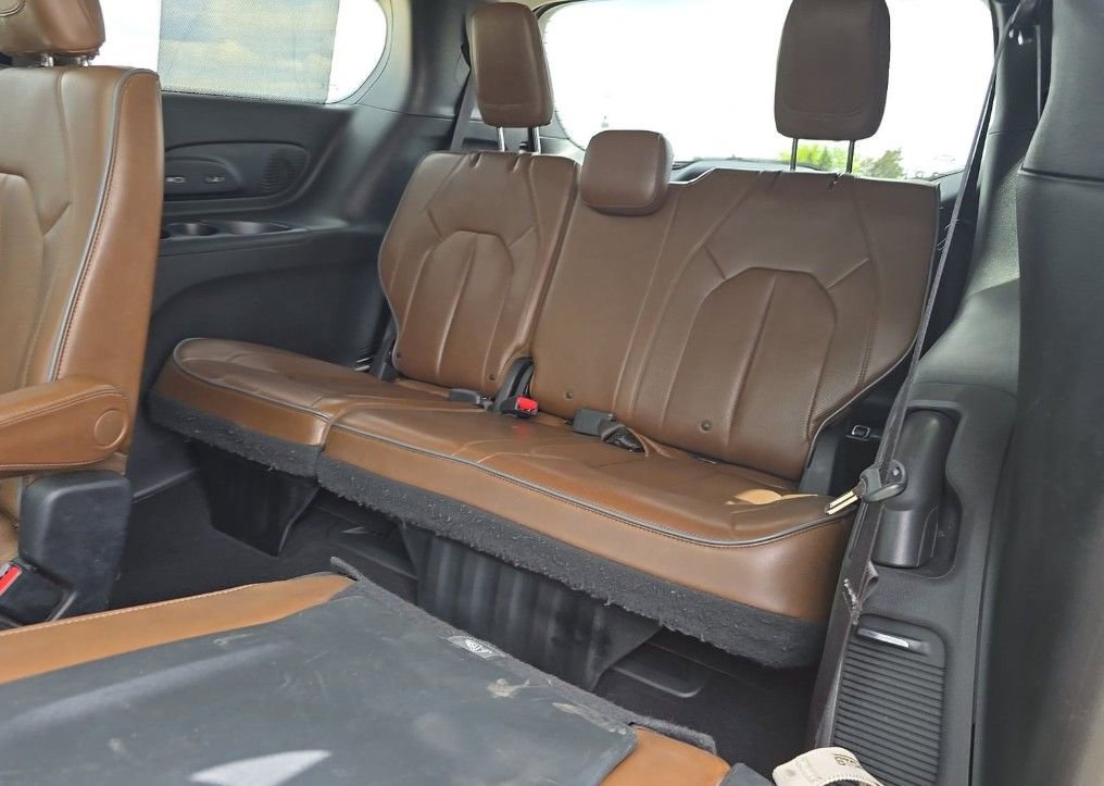 Used 2017 Chrysler Pacifica Limited FWD image 8