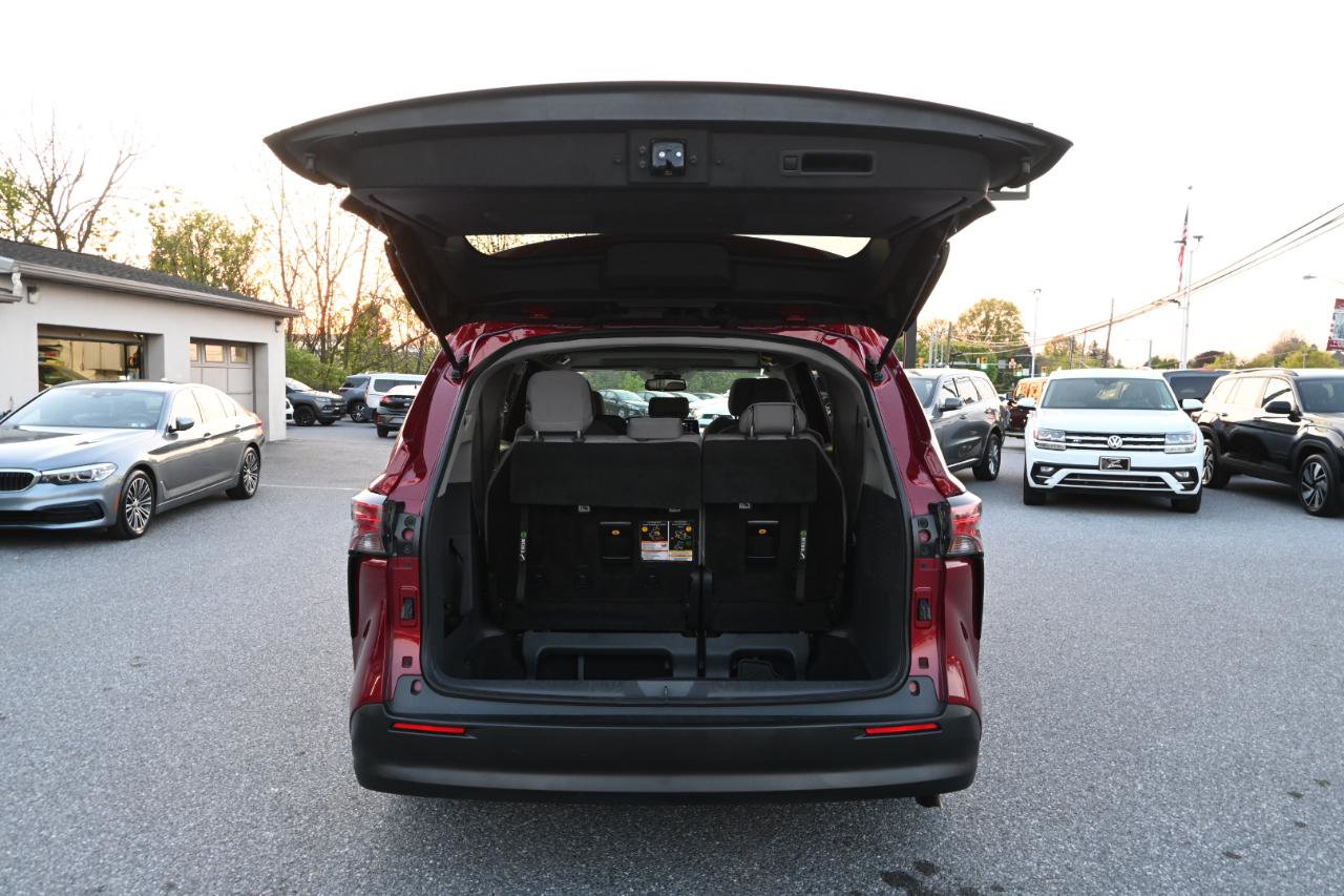 Used 2021 Toyota Sienna LE w/ LE Plus Package FWD image 21