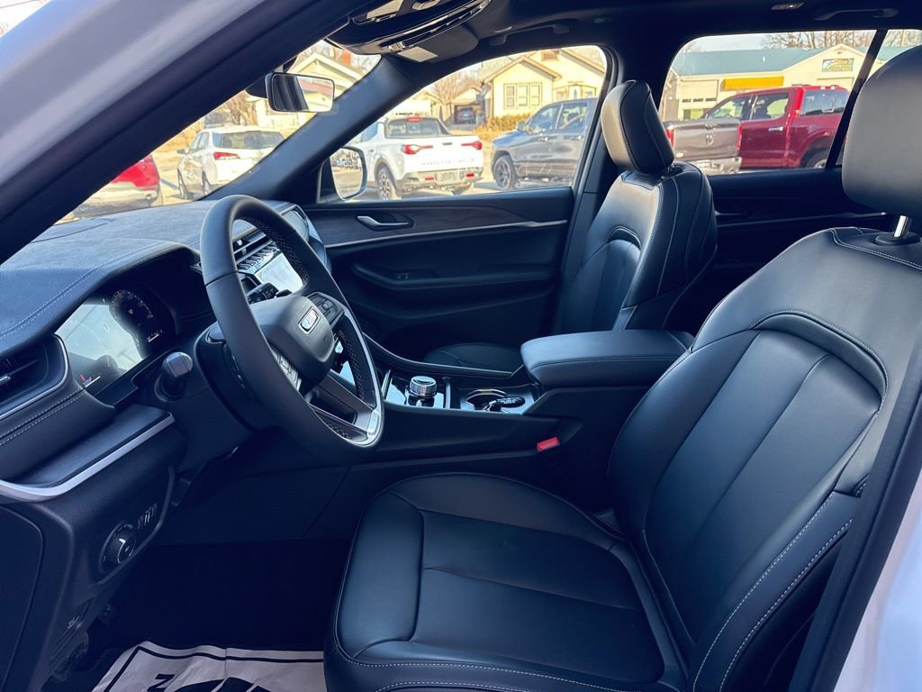 New 2025 Jeep Grand Cherokee Limited image 13