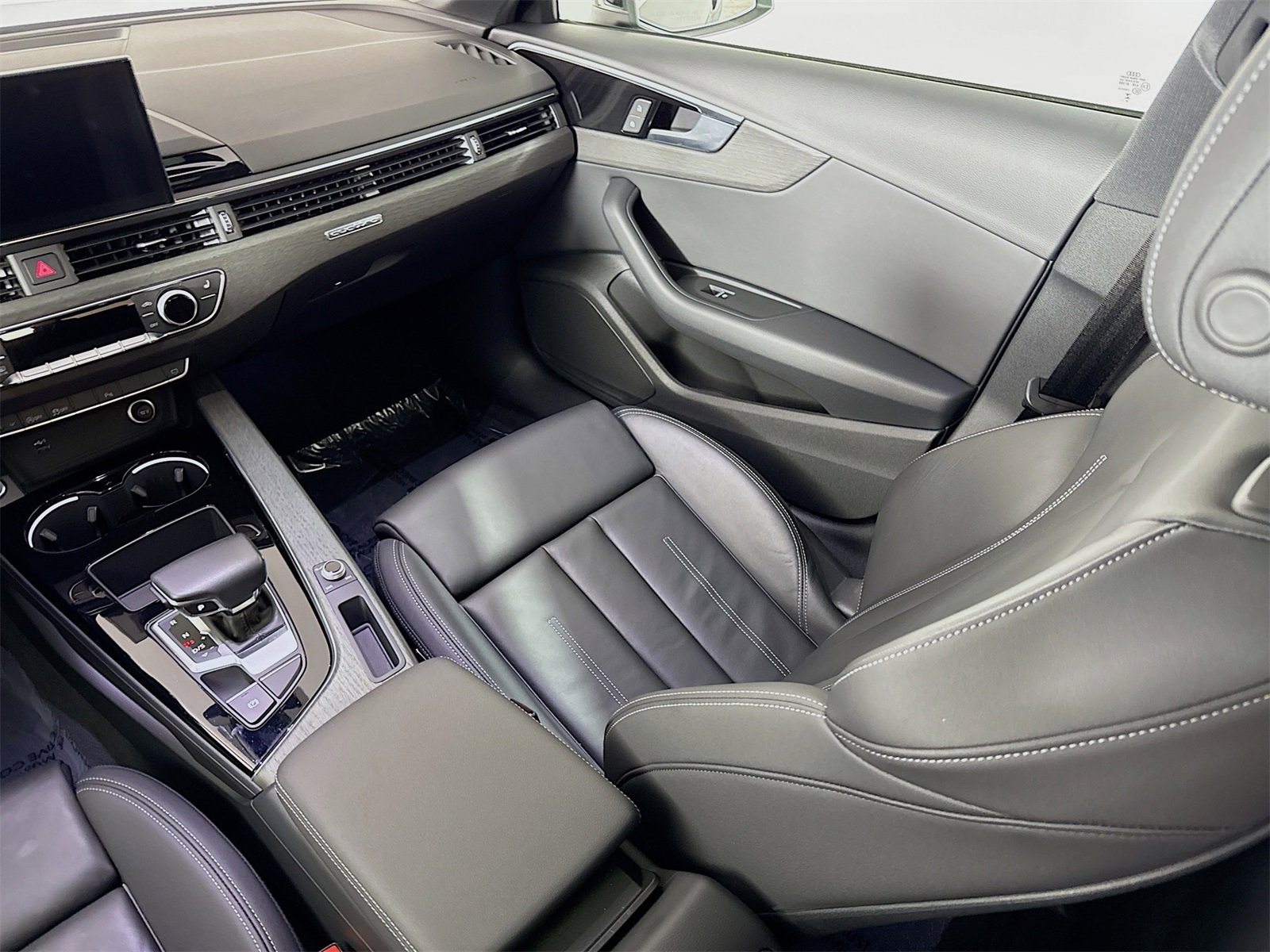 Used 2024 Audi A4 2.0T Premium w/ Convenience Package image 23