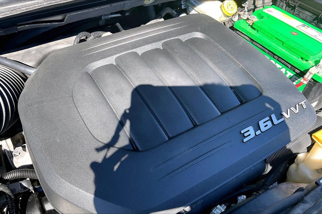 Used 2011 Chrysler Town & Country Limited FWD image 38