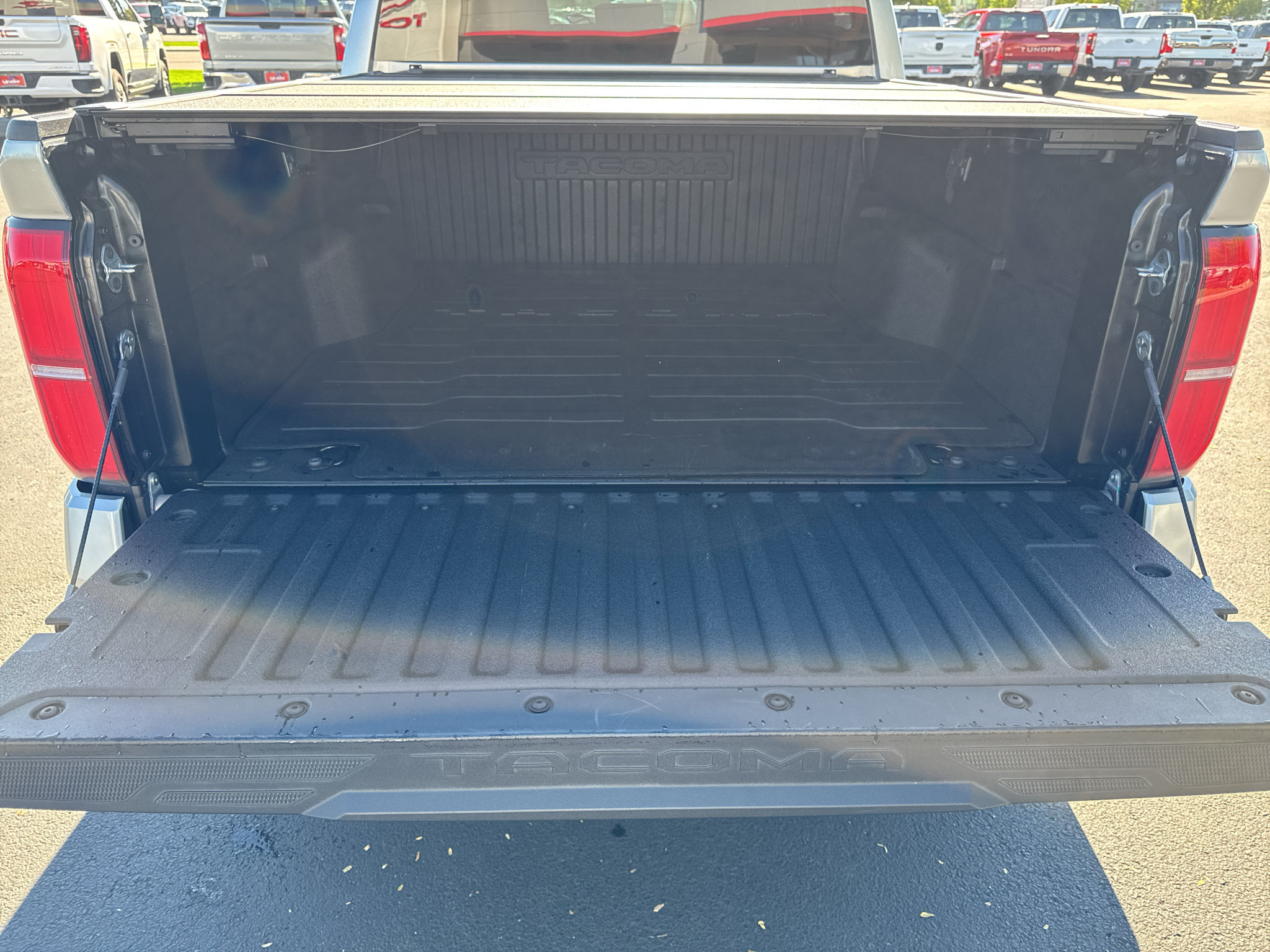 Used 2026 Toyota Tacoma SR5 AWD/4WD image 9