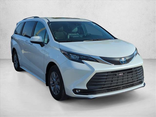 Used 2025 Toyota Sienna XLE FWD video 3