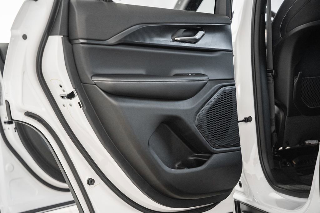 New 2025 Jeep Grand Cherokee Laredo X w/ Luxury Tech Group I image 36