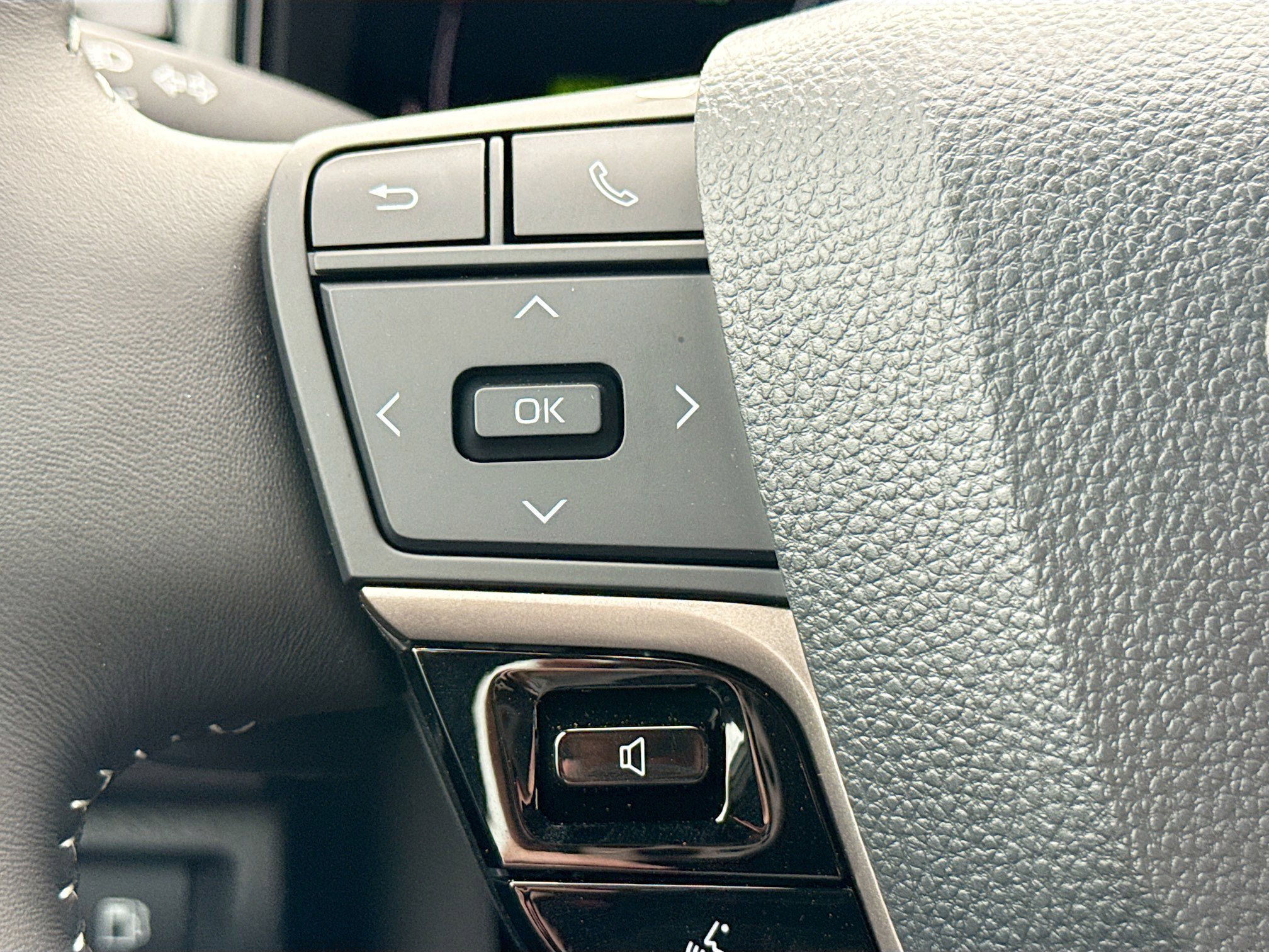 Used 2025 Toyota Camry SE image 36