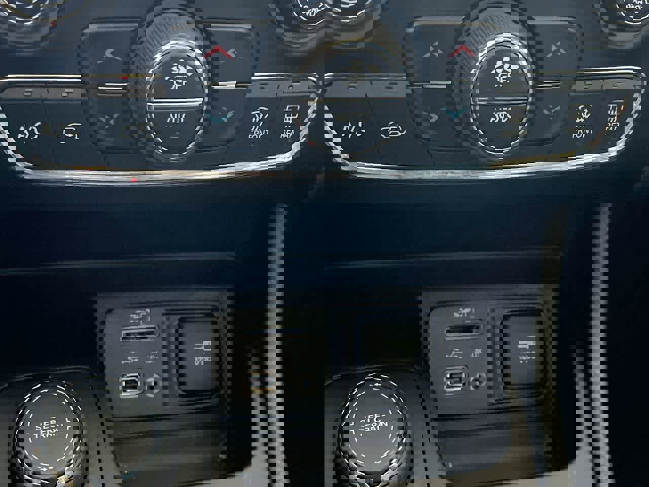 Used 2016 Jeep Cherokee Limited w/ Luxury Group image 19