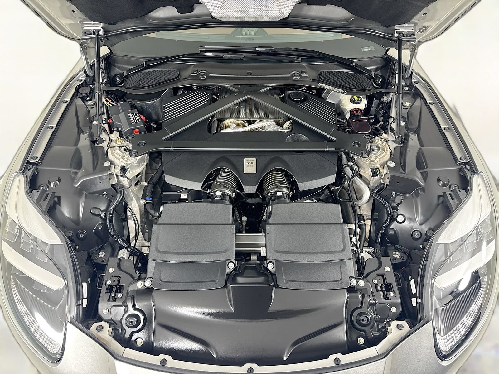 Used 2024 Aston Martin DB12 Coupe RWD image 26