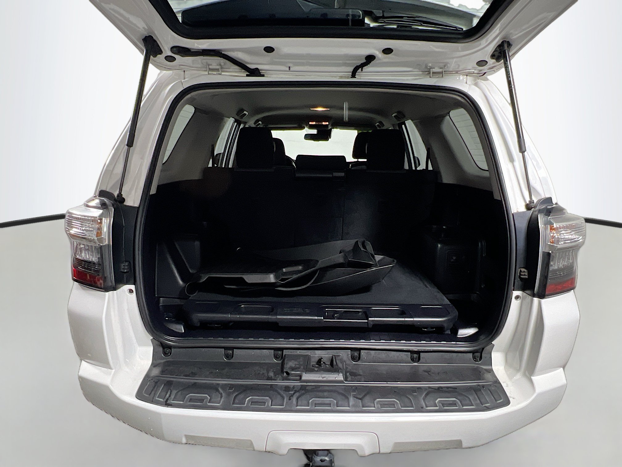 Used 2020 Toyota 4Runner SR5 AWD/4WD image 33