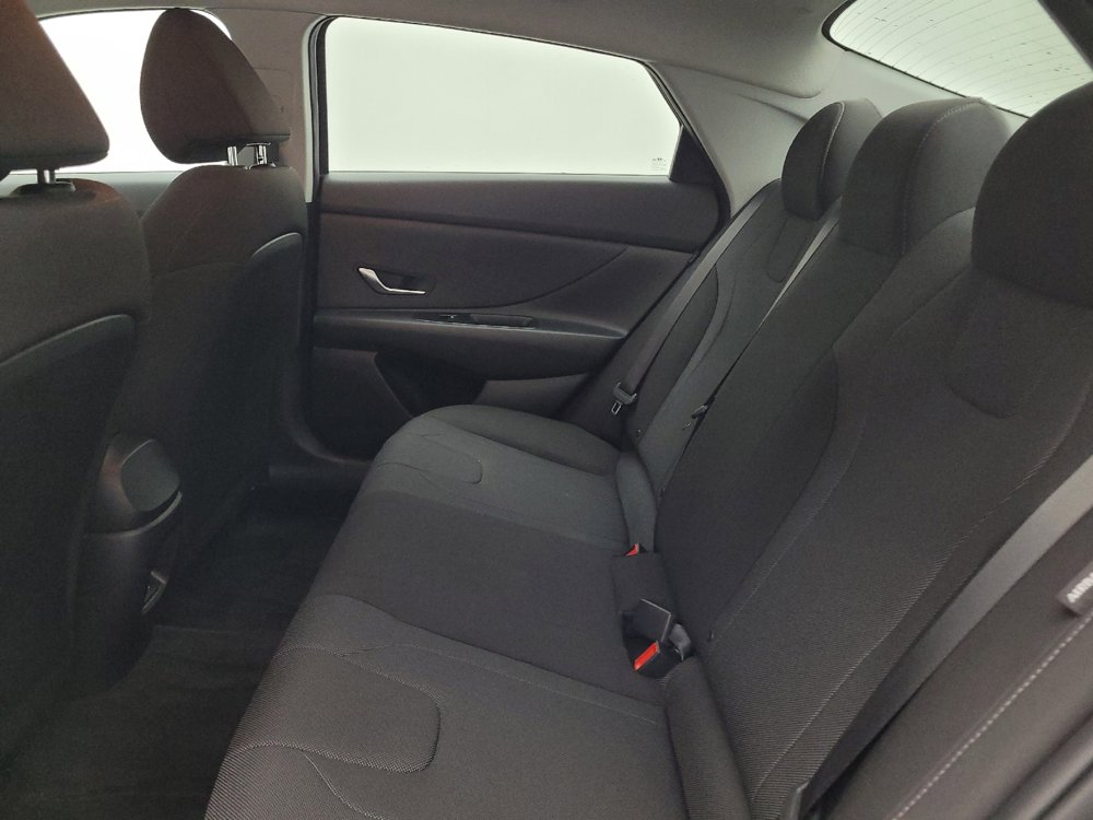 Used 2025 Hyundai Elantra SE FWD image 18