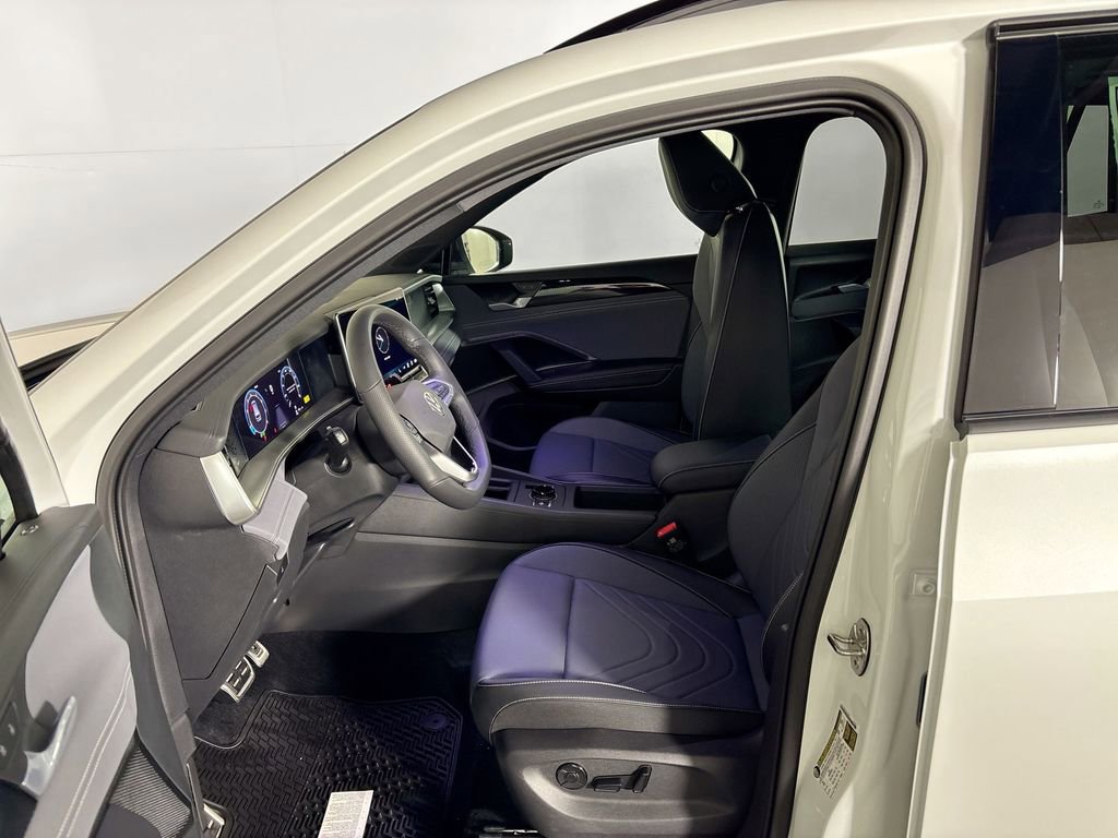 New 2025 Volkswagen Tiguan SE R-Line image 11