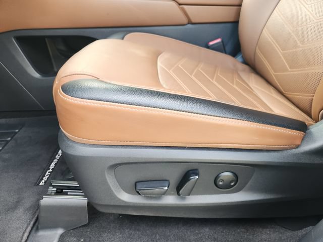Used 2025 Nissan Pathfinder Platinum w/ Lighting Package (N93) FWD image 24