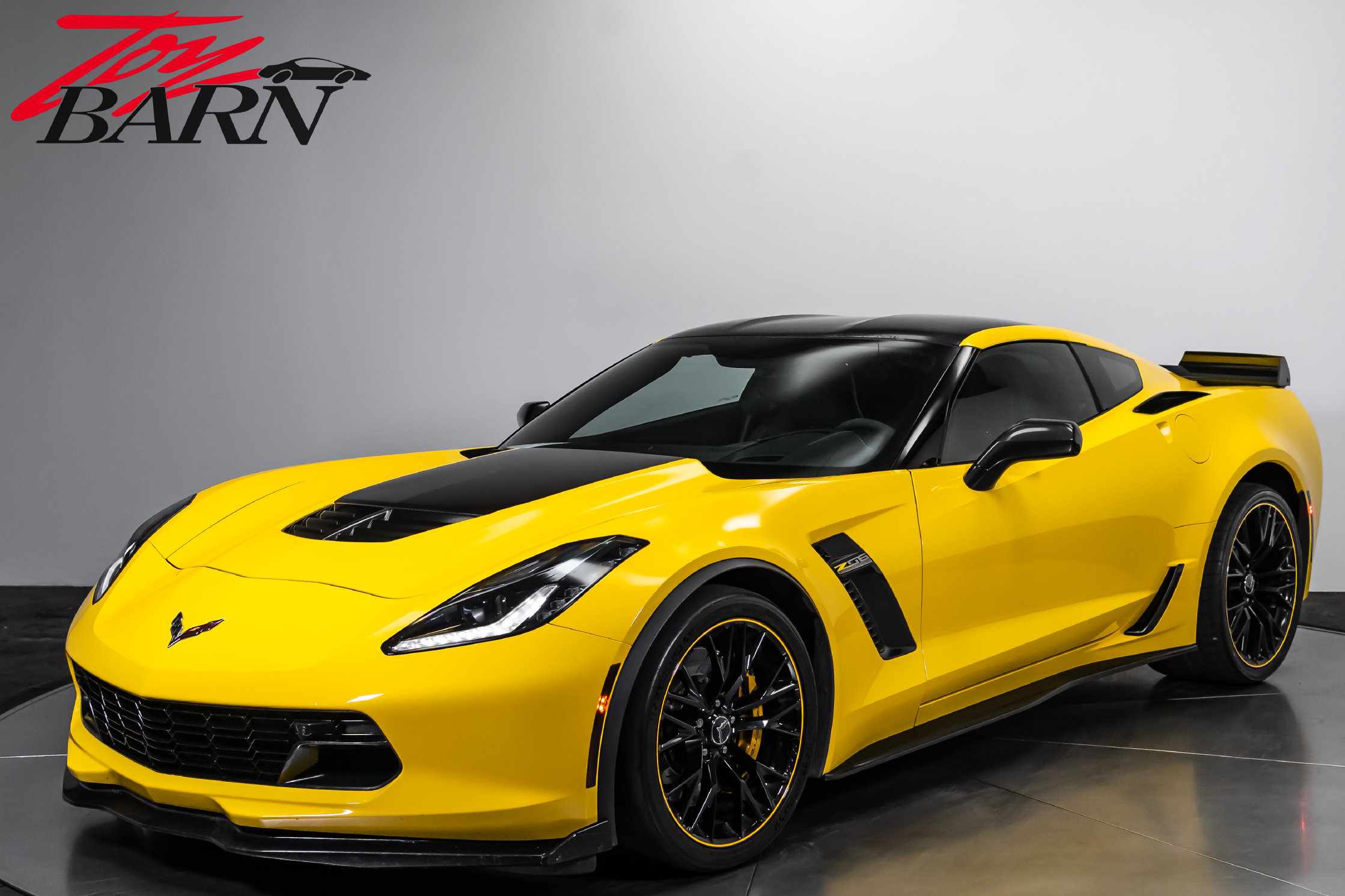 Used 2016 Chevrolet Corvette Z06 w/ 3LZ Preferred Equipment Group RWD image 9