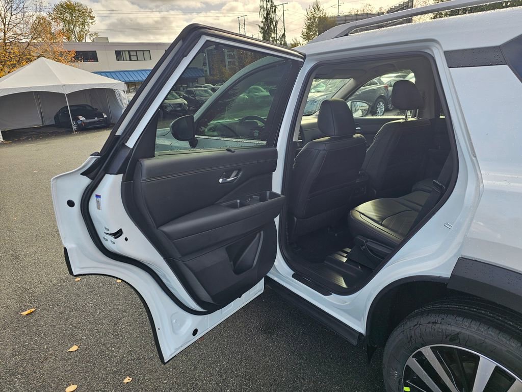 New 2025 Nissan Pathfinder Platinum w/ Cargo Package image 23