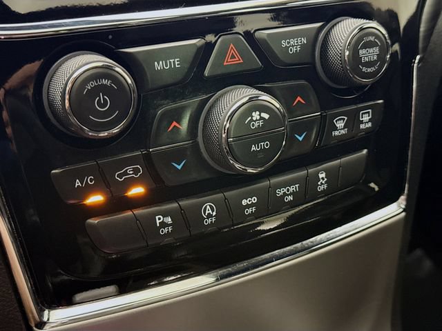 Used 2021 Jeep Grand Cherokee Laredo X AWD/4WD image 16