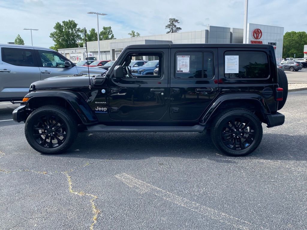 Used 2023 Jeep Wrangler Unlimited Sahara AWD/4WD image 4