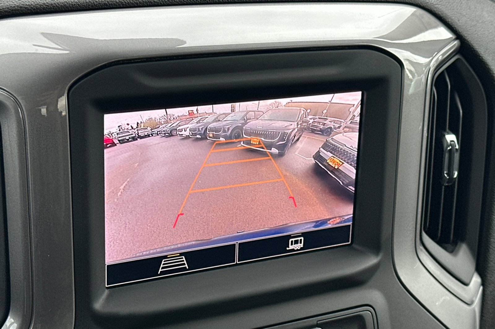 Used 2022 Chevrolet Silverado 1500 Custom image 18