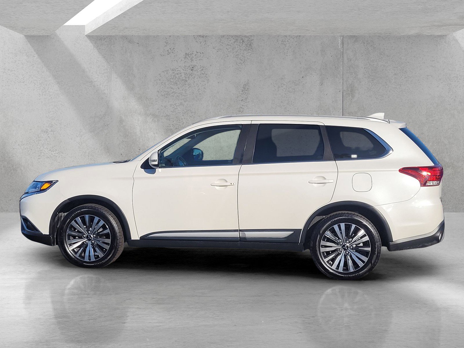 Used 2019 Mitsubishi Outlander SE image 7