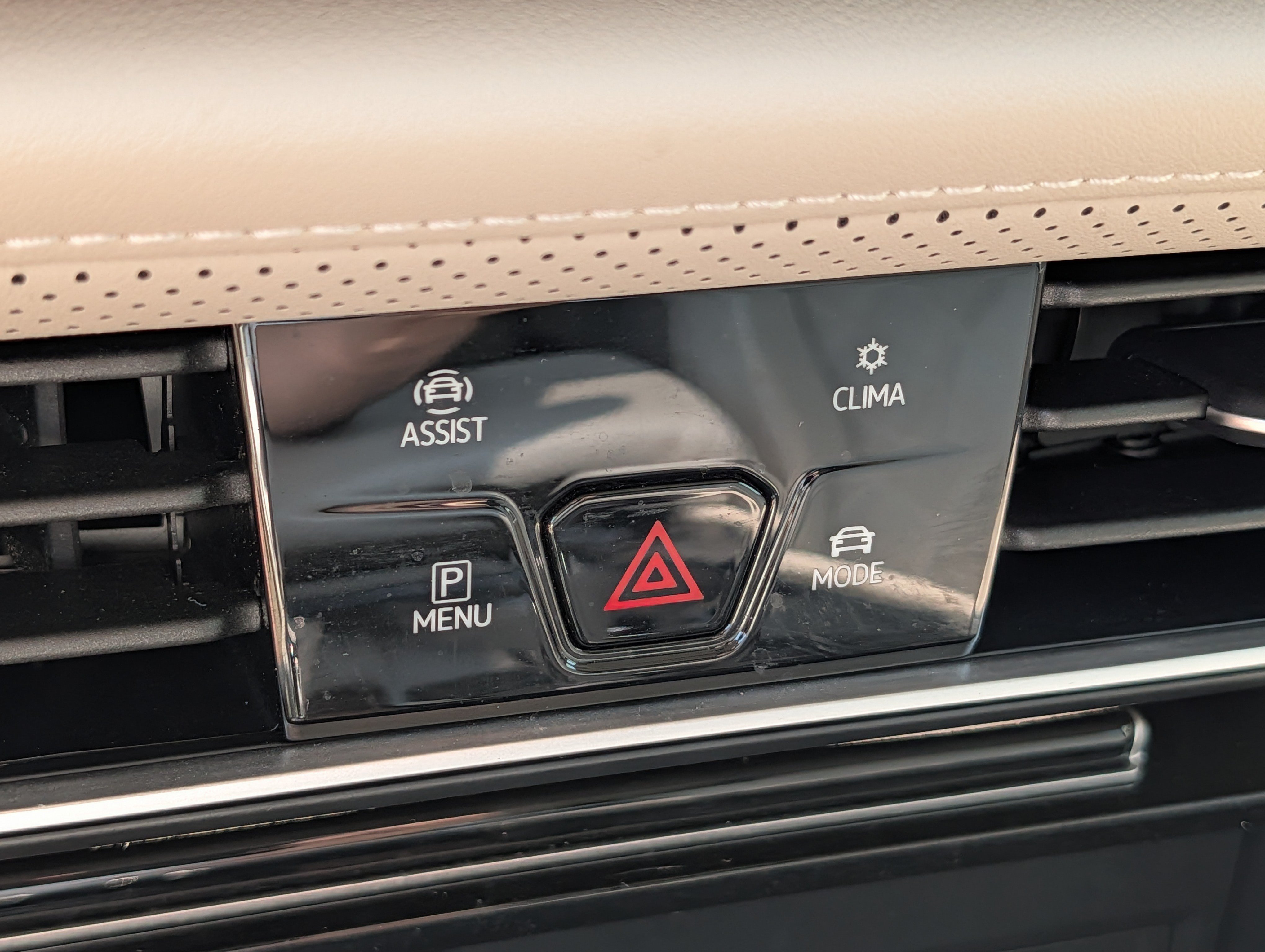 Certified 2025 Volkswagen Atlas SEL Premium R-Line AWD/4WD image 28