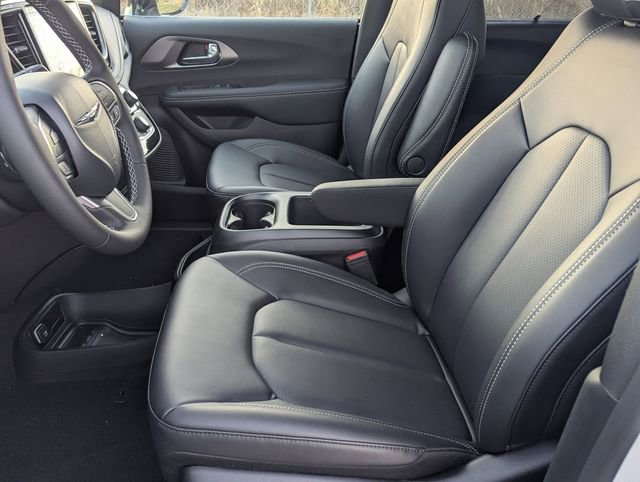 New 2026 Chrysler Pacifica Select image 9