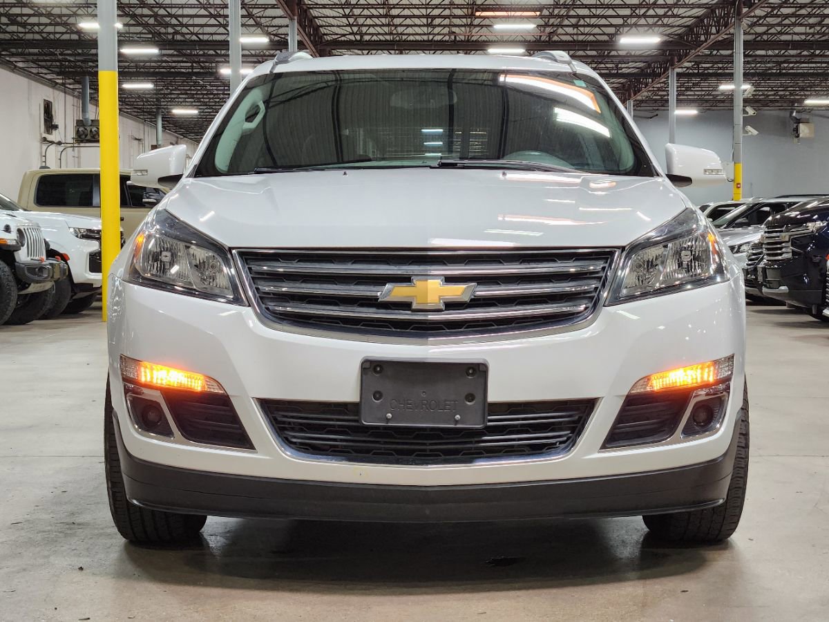 Used 2017 Chevrolet Traverse LT image 2