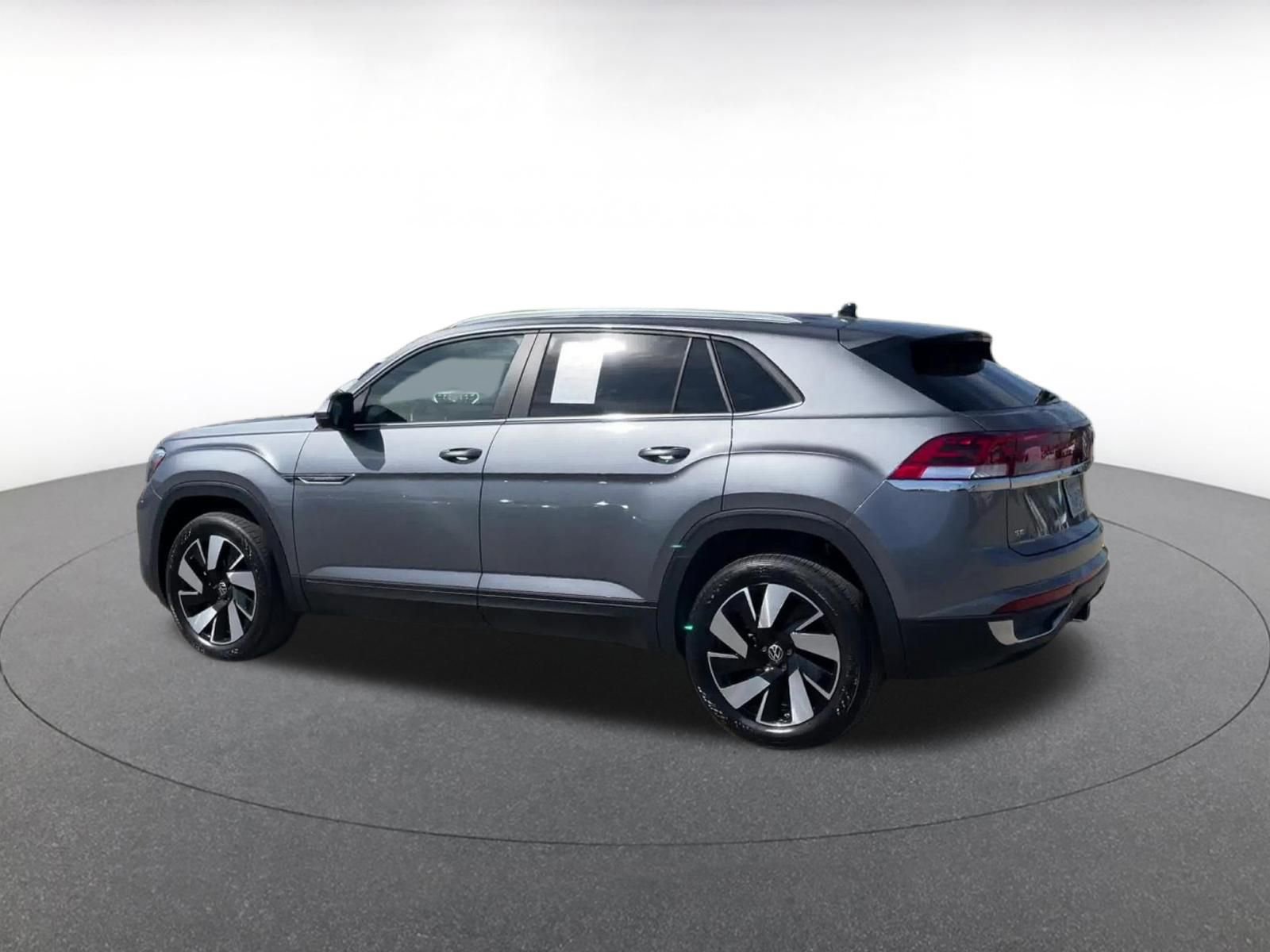 Used 2025 Volkswagen Atlas Cross Sport SE image 10
