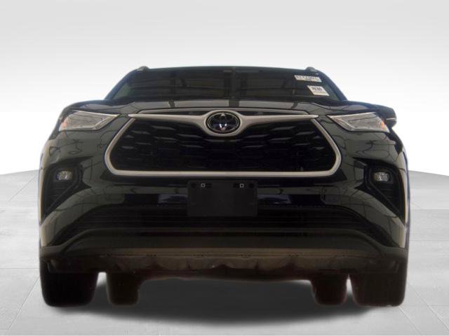 Used 2023 Toyota Highlander XLE AWD/4WD image 3