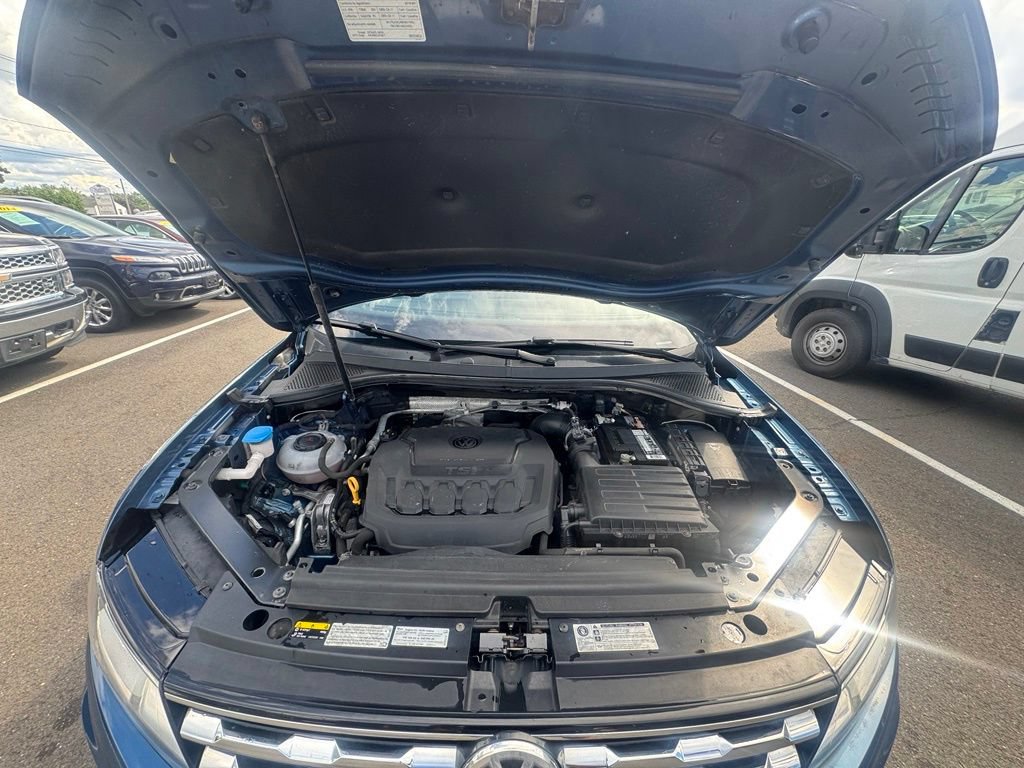 Used 2018 Volkswagen Tiguan SE w/ Panoramic Sunroof Package AWD/4WD image 16