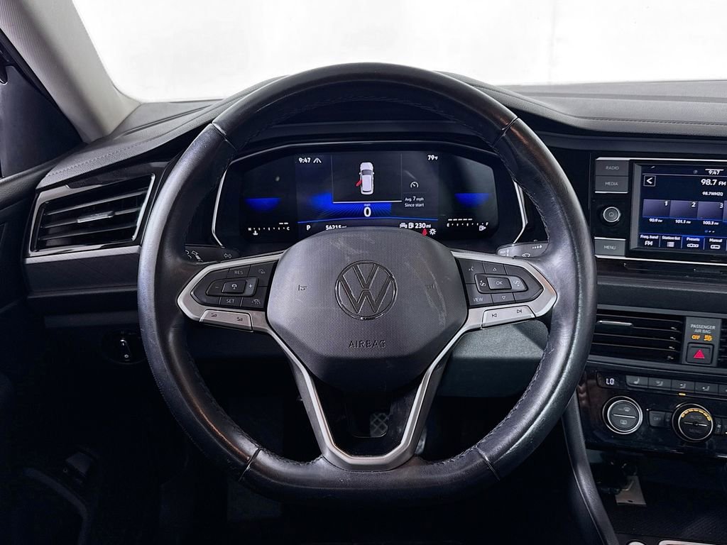 Used 2024 Volkswagen Jetta SE FWD image 11