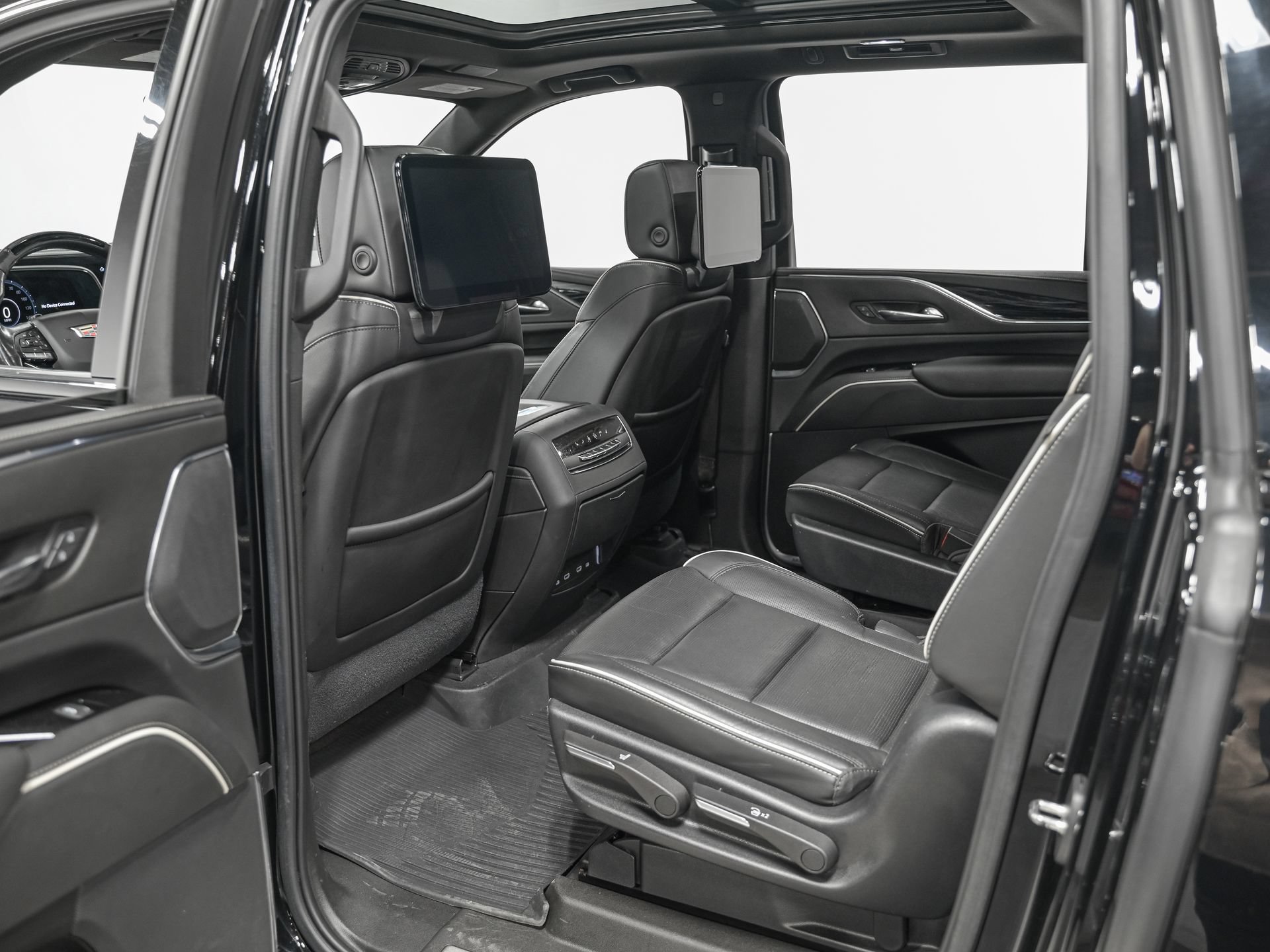 Used 2021 Cadillac Escalade ESV Sport w/ Driver Assist Tech Package AWD/4WD image 27