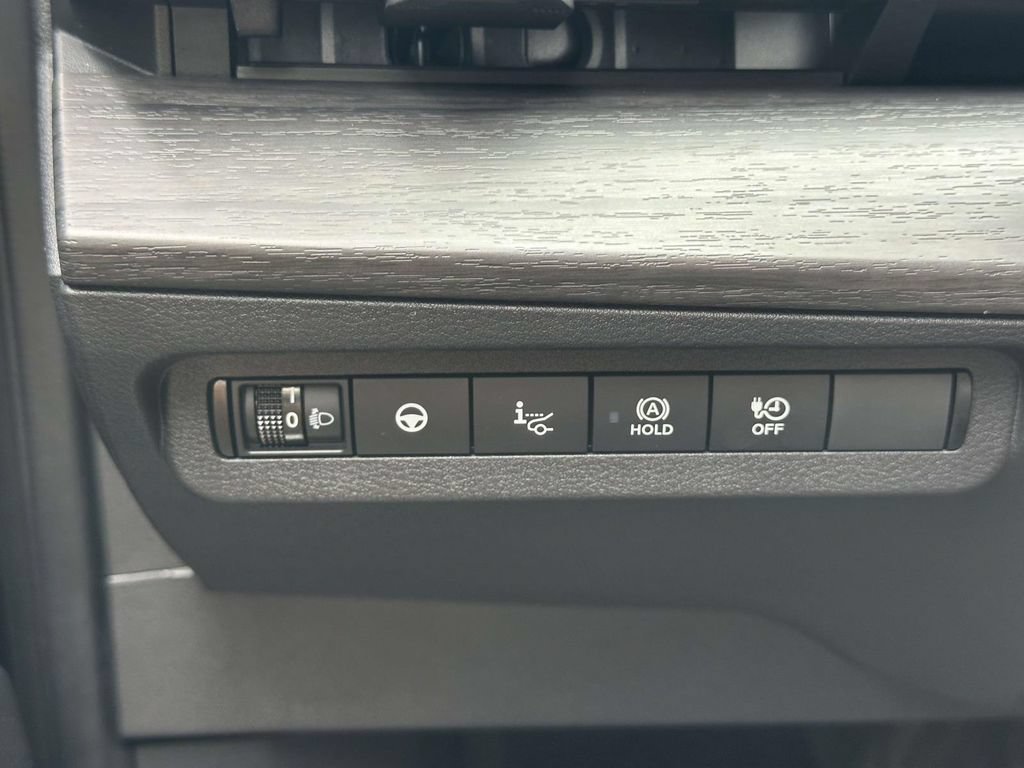 Used 2024 Nissan Ariya AWD image 32