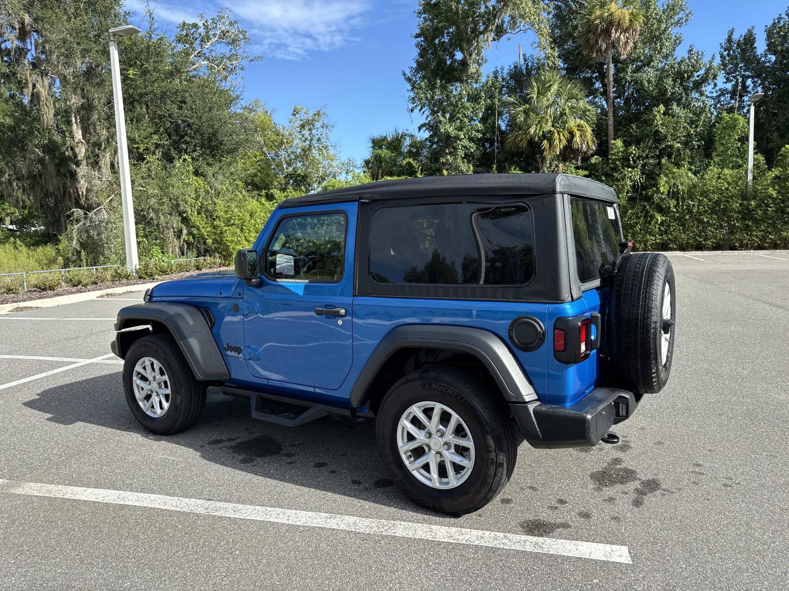 Used 2023 Jeep Wrangler Sport AWD/4WD image 5