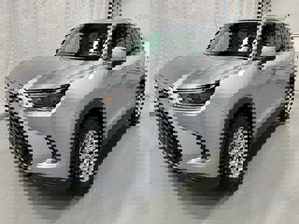 Used 2025 Toyota Grand Highlander AWD image 3