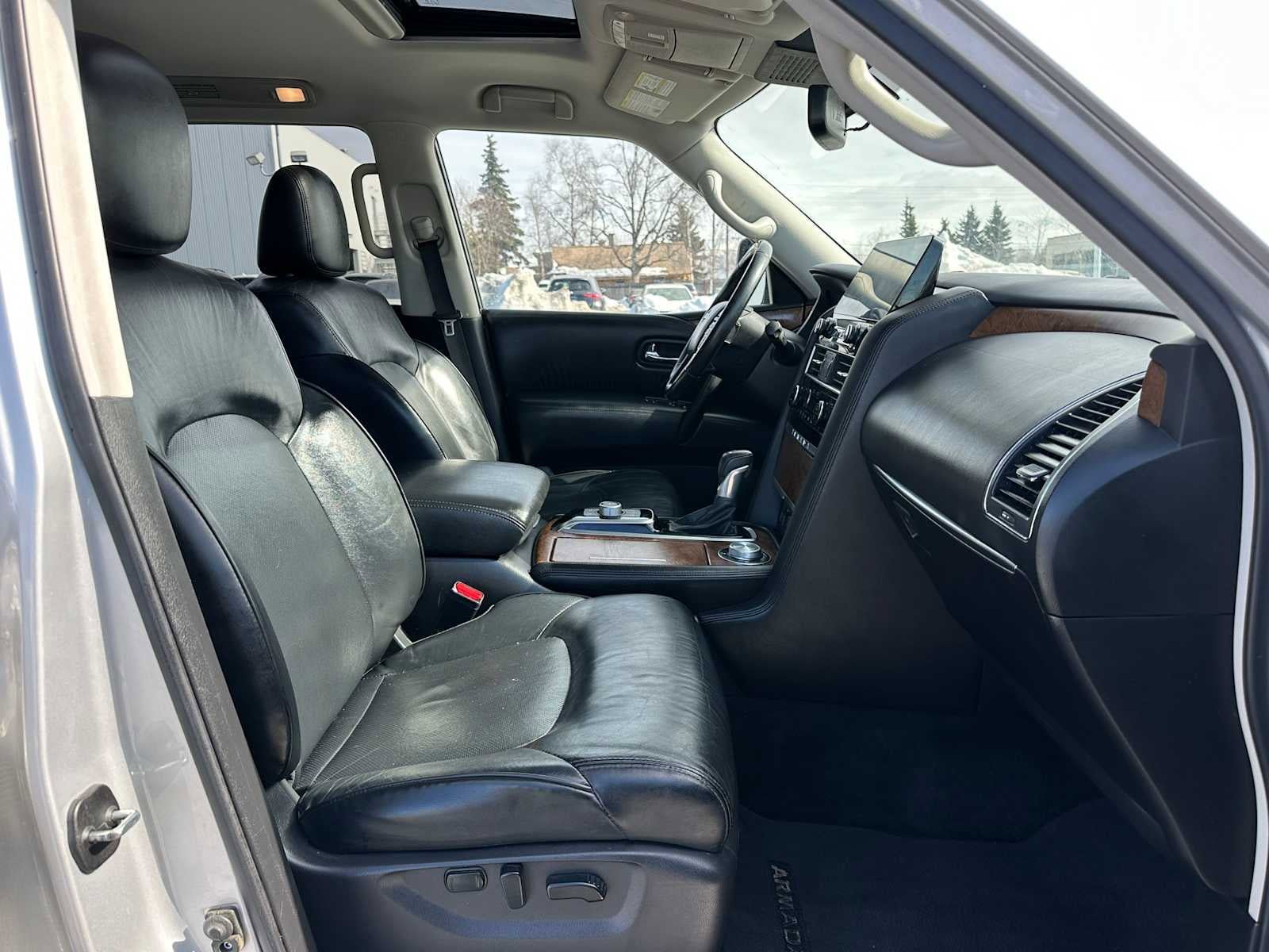 Used 2021 Nissan Armada SL w/ Captain's Chairs Package image 10