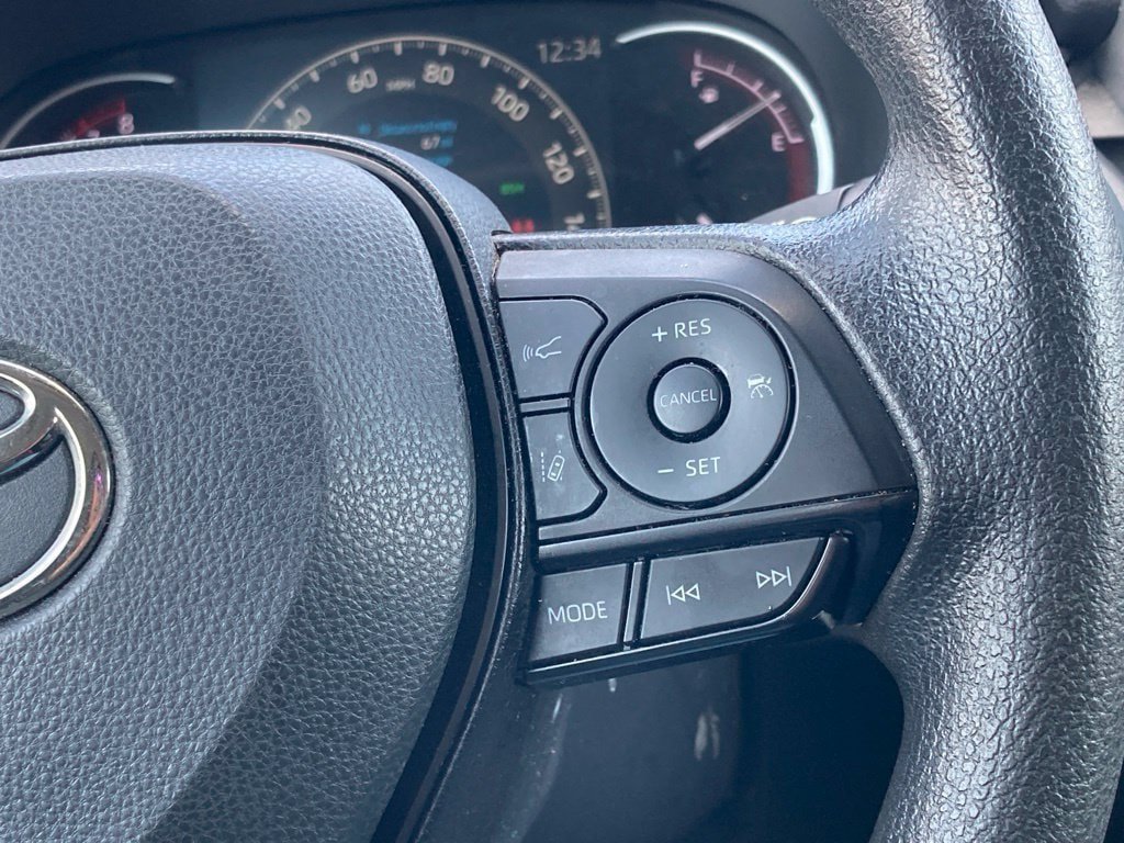 Certified 2025 Toyota RAV4 XLE FWD image 18