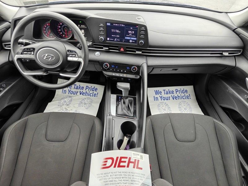 Used 2022 Hyundai Elantra SEL w/ Cargo Package image 18