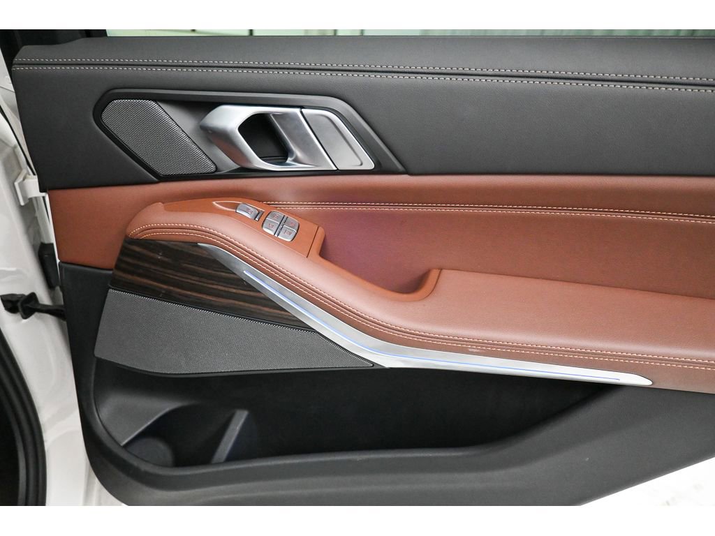 Used 2025 BMW X7 xDrive40i w/ Executive Package image 18