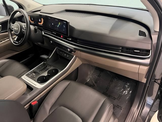 Used 2026 Kia Carnival FWD image 17