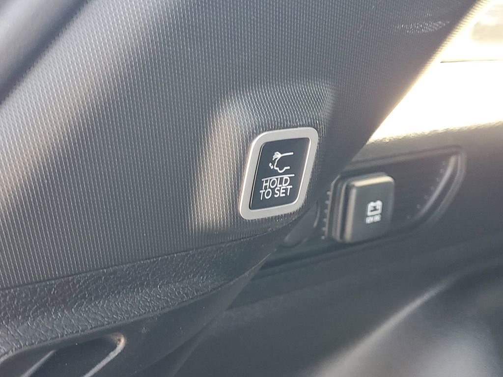 Used 2024 Jeep Grand Cherokee Laredo w/ Luxury Tech Group I AWD/4WD image 9